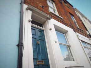 Victorian 4 bedroom House Near City Centre